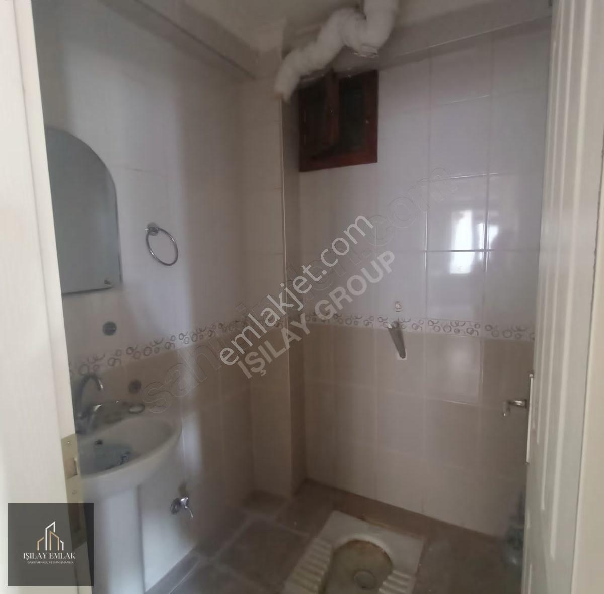 Afyon Mareşal Fevzi Çakmak Mahallesinde 3+1 Kiralık Daire - Görsel 10