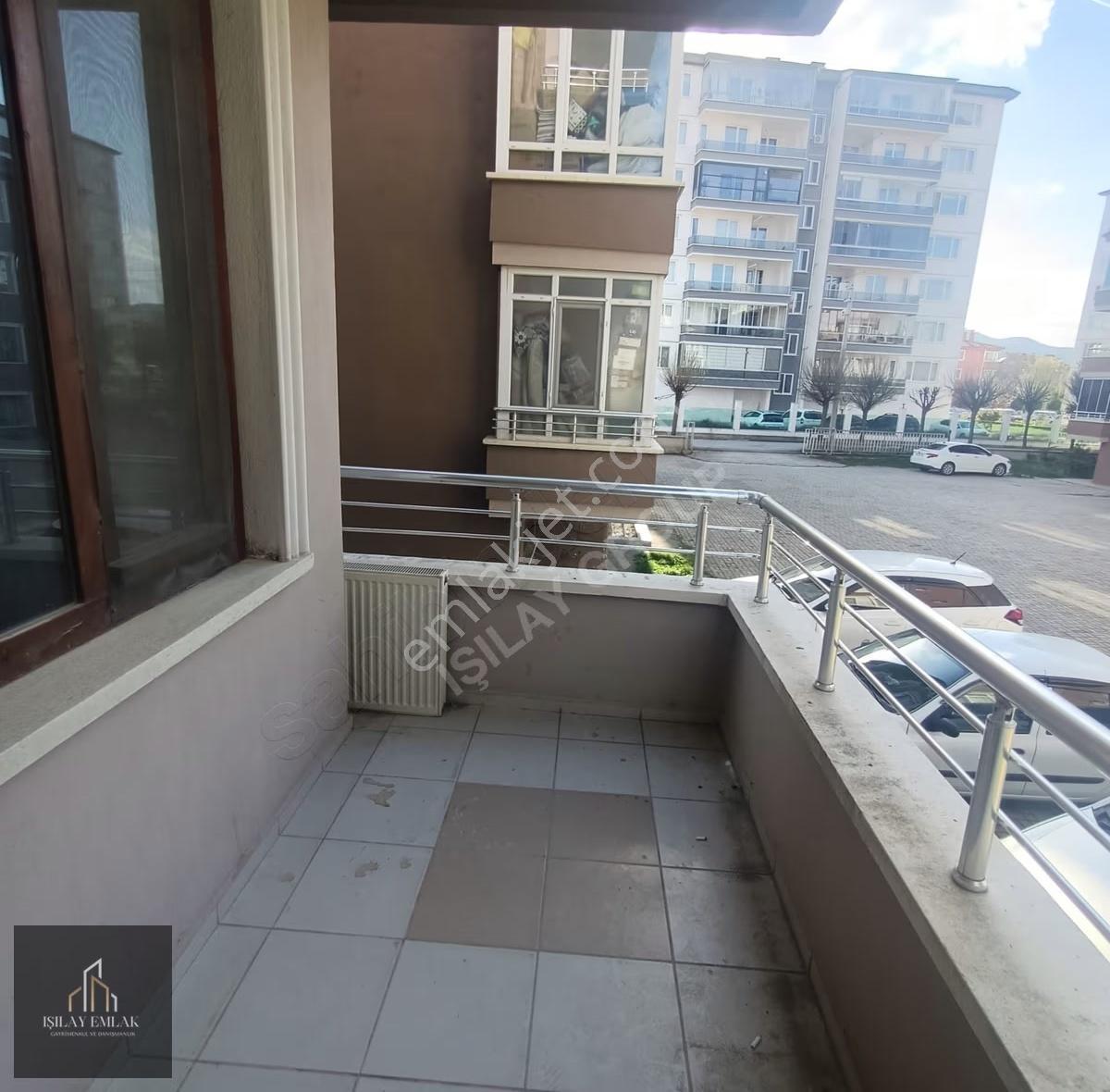 Afyon Mareşal Fevzi Çakmak Mahallesinde 3+1 Kiralık Daire - Görsel 6