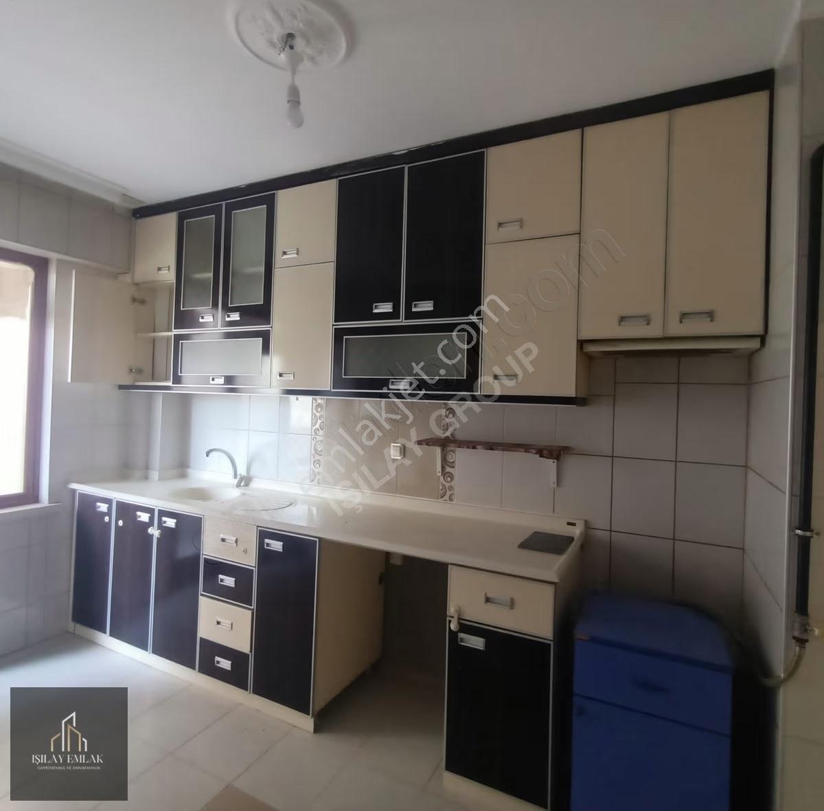 Afyon Mareşal Fevzi Çakmak Mahallesinde 3+1 Kiralık Daire - Görsel 15