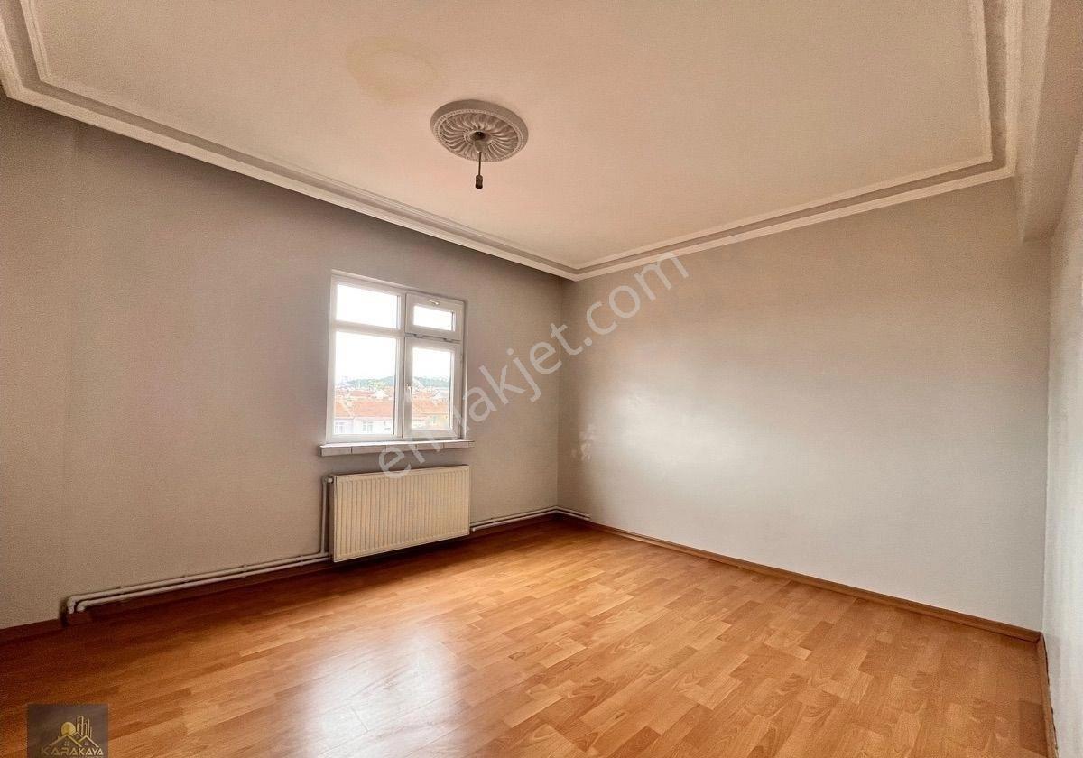Cumhuriyet Mahallesinde Askeriye Karşısı Kiralık 3+1 Daire - Görsel 8