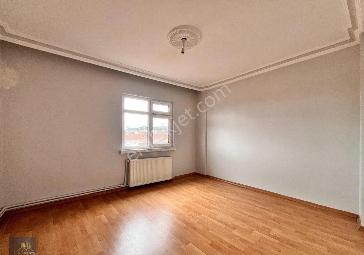 Cumhuriyet Mahallesinde Askeriye Karşısı Kiralık 3+1 Daire - Görsel 4