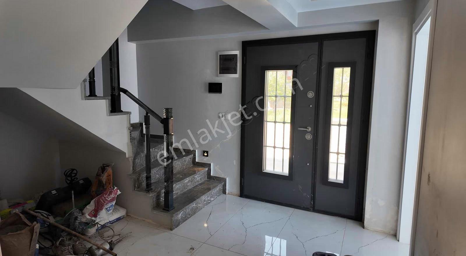 Sarımeşe'de Zeray Mahal Yanı Satılık 5+1 Havuzlu Tripleks Villa - Görsel 11
