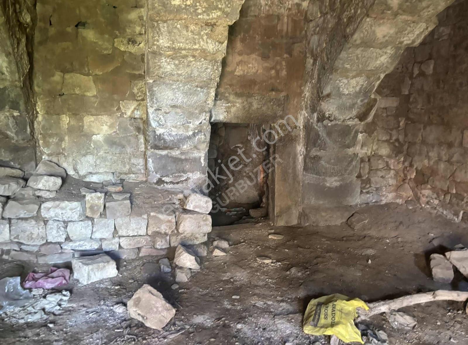 Ağırnas Merkezde Tadilat Gerektiren Müstakil Ev - 248m² - Görsel 11
