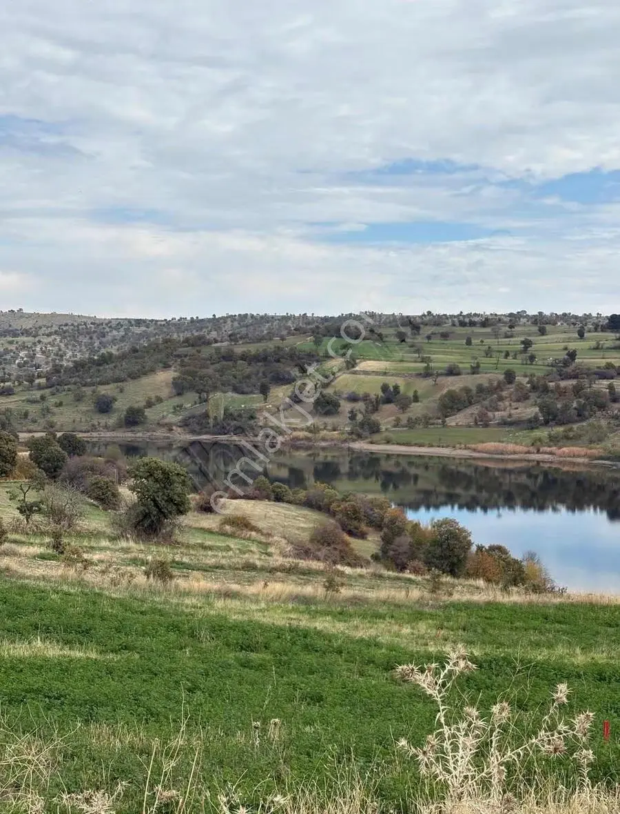 Temenos'tan Gölbaşı'nda Göl Manzaralı Tarla