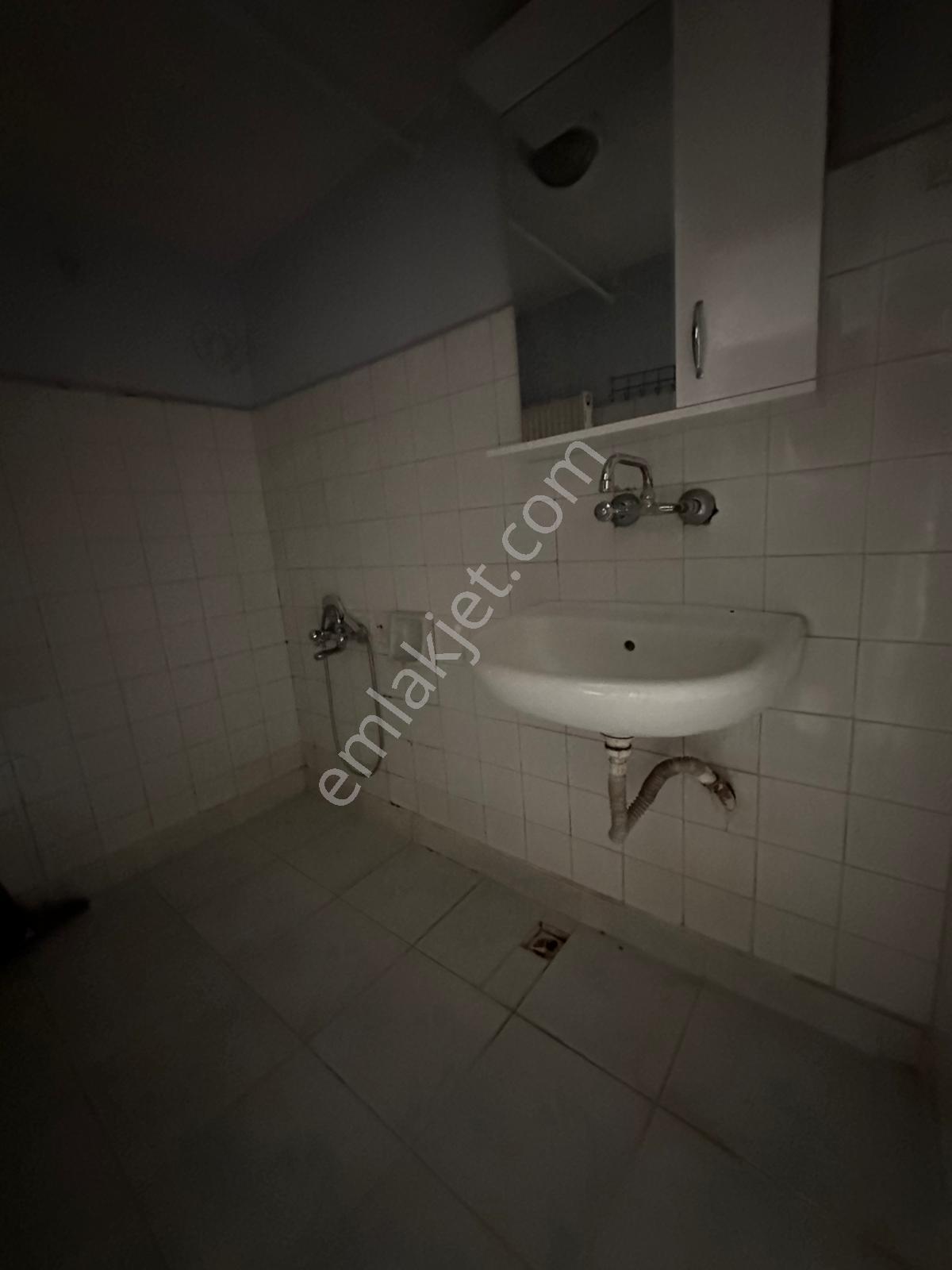 Metroya Yakın Balkonlu Kombili Geniş Ferah 3+1 Kiralık Daire - Görsel 13
