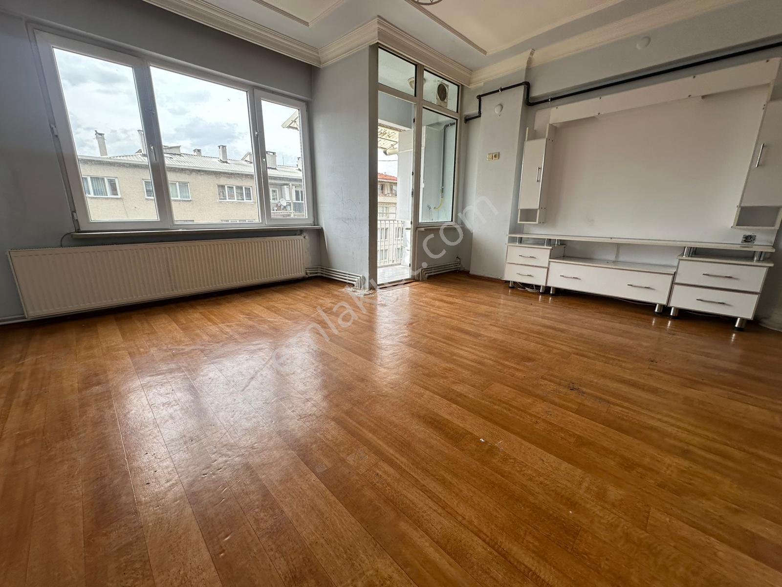 Metroya Yakın Balkonlu Kombili Geniş Ferah 3+1 Kiralık Daire - Görsel 2