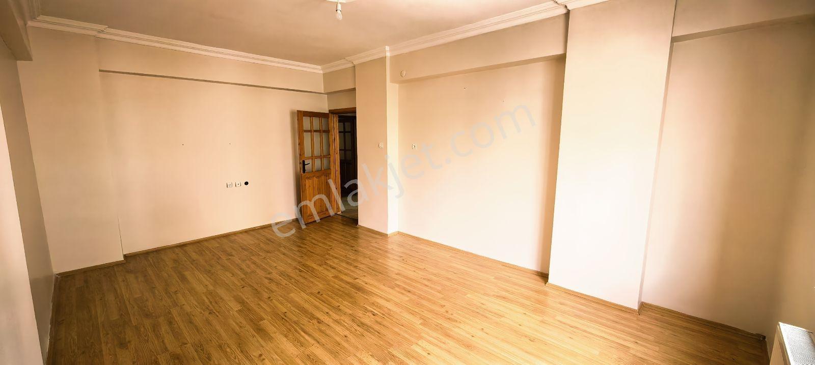 Üniversite Mahallesi'nde Kiralık 3+1 Daire - Görsel 3