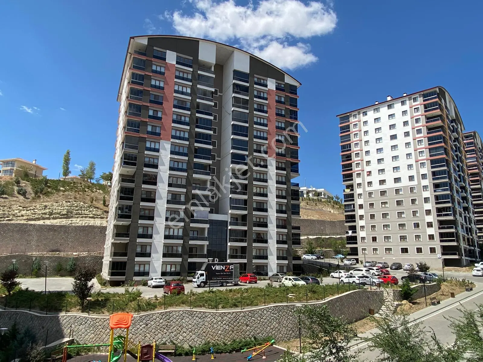Mebuskent Sitesi 154m2 Ankastreli 2 Balkonlu Ferah Satılık 3+1