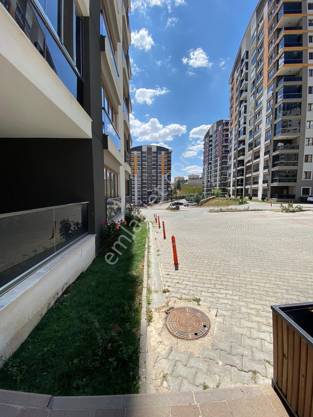 Mebuskent Sitesi 154m2 Ankastreli 2 Balkonlu Ferah Satılık 3+1 - Görsel 35