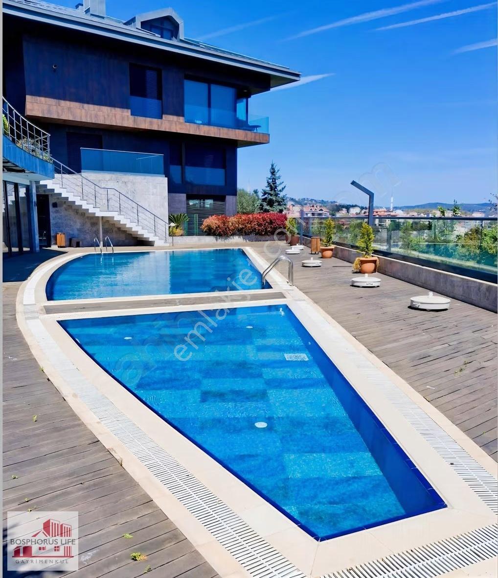 Tarabya'da Boğaz Manzaralı Yeni Sitede Kiralık Lüks Dubleks