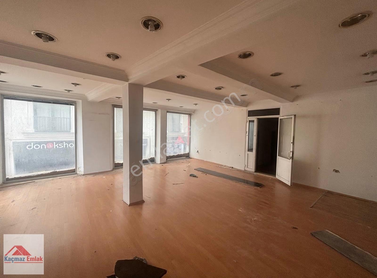 Eminönü Gürün Han'da Oldukça Kullanışlı Kiralık Dükkan
