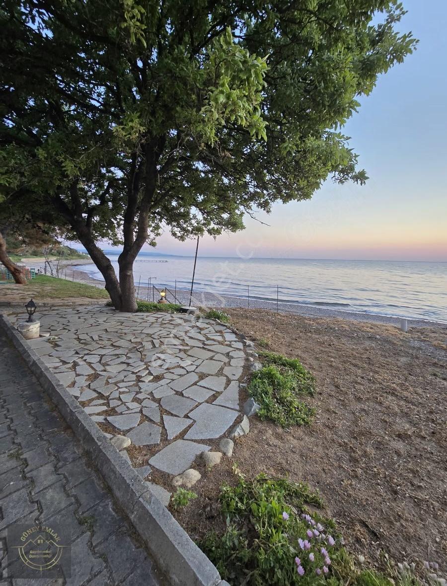 Ezine Tavaklı İskelesinde Denize Sıfır Kiralık Yazlık