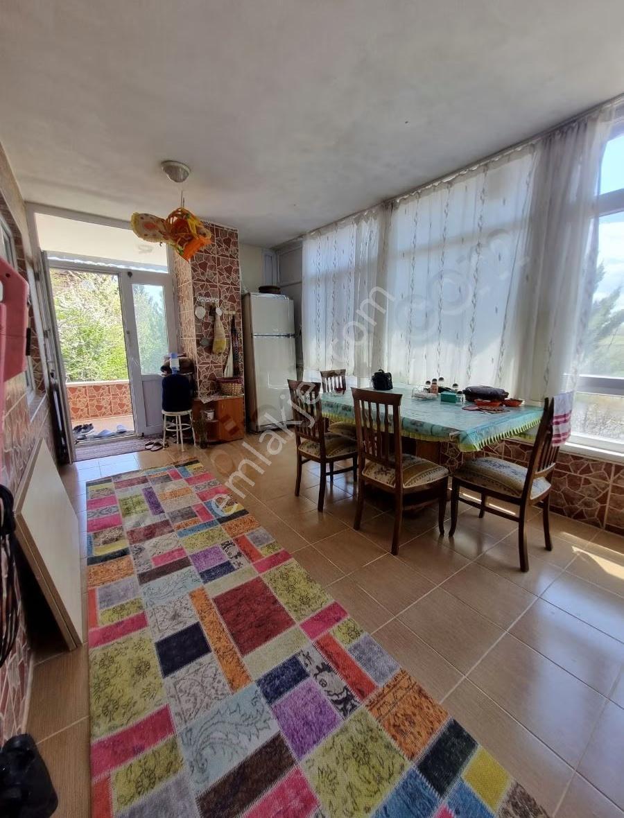Çankaya Çavuşlu'da 1047m2 İçinde 150m2 Ev, Havuz Ağaçlarıyla - Görsel 8