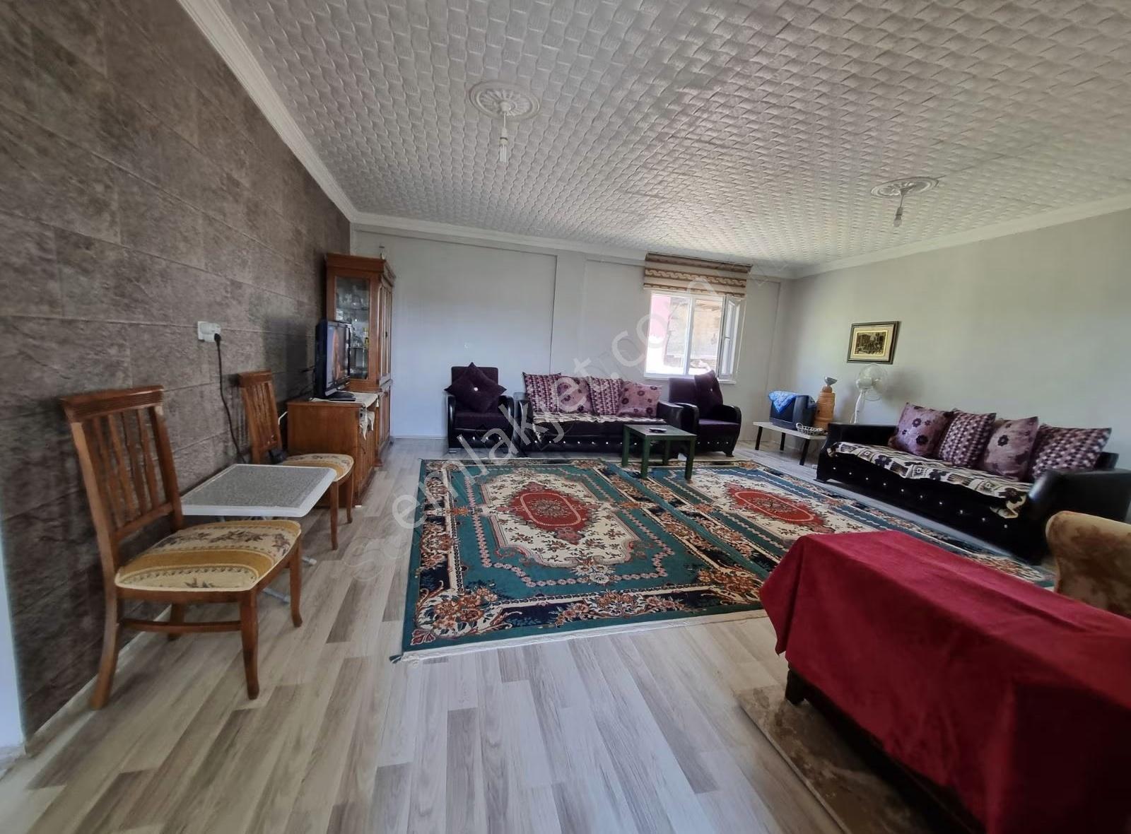 Çankaya Çavuşlu'da 1047m2 İçinde 150m2 Ev, Havuz Ağaçlarıyla - Görsel 3