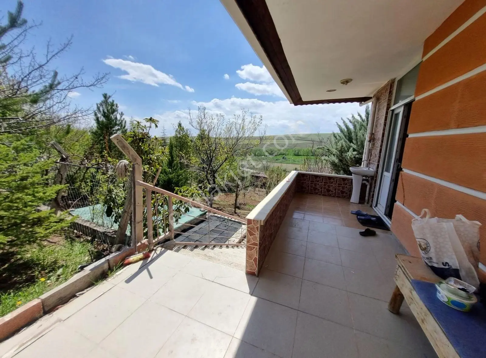 1047m2 İçerisinde Evi Ve Ağaçlarıyla Kendi Cennetinde Yaşamak - Görsel 5