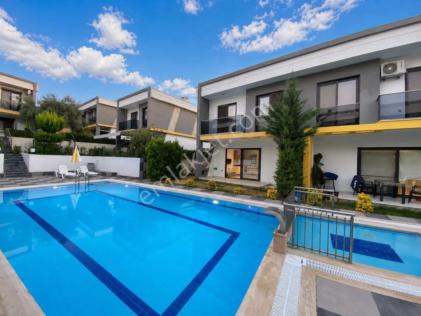 Kuşadası Güzelçamlıda 3+1 Milli Park Yolunda Havuzlu Sitede Villa - Görsel 2