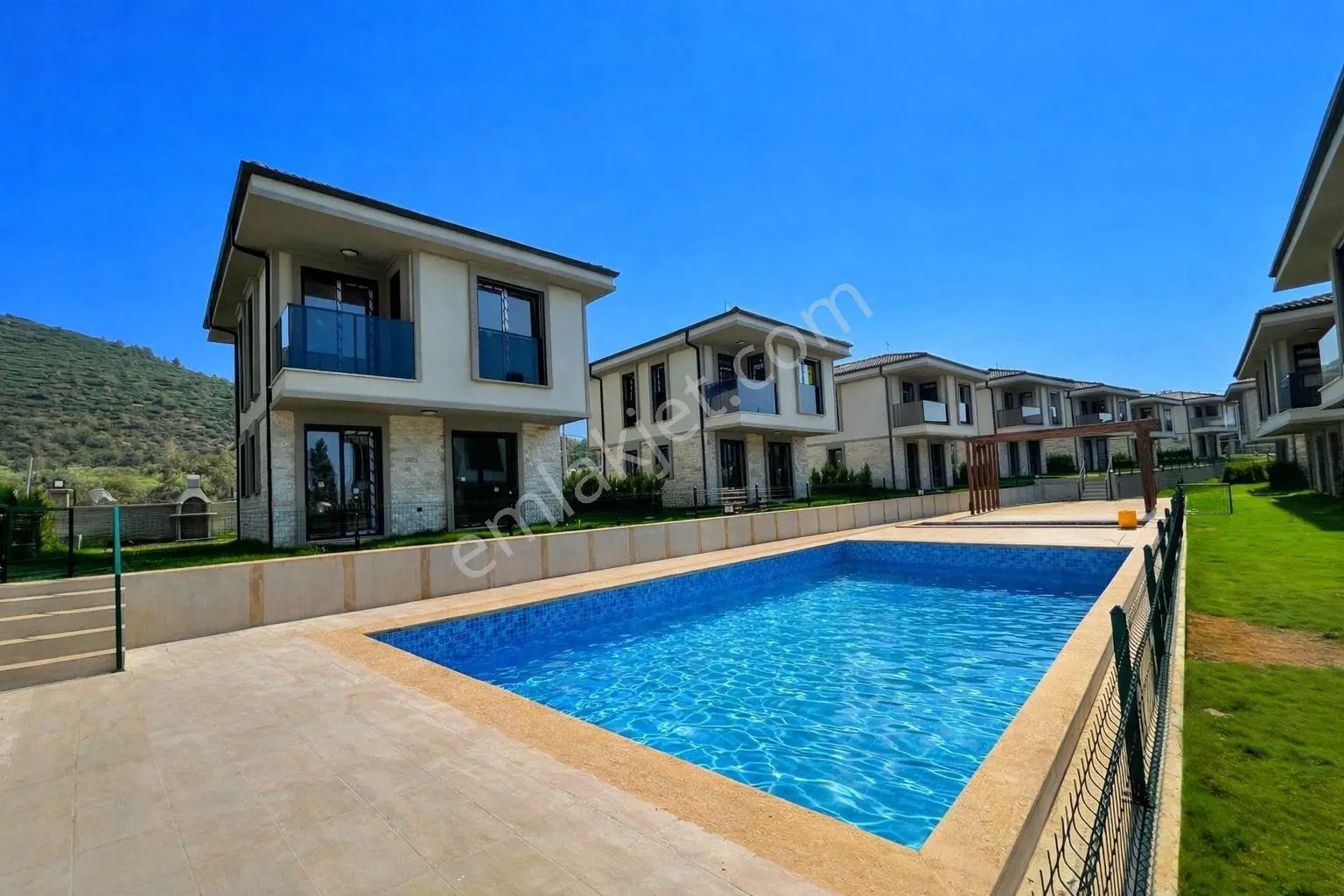 Kuşadası Güzelçamlıda 3+1 Yeni Havuzlu Sitede Yazlık Villa - Görsel 2