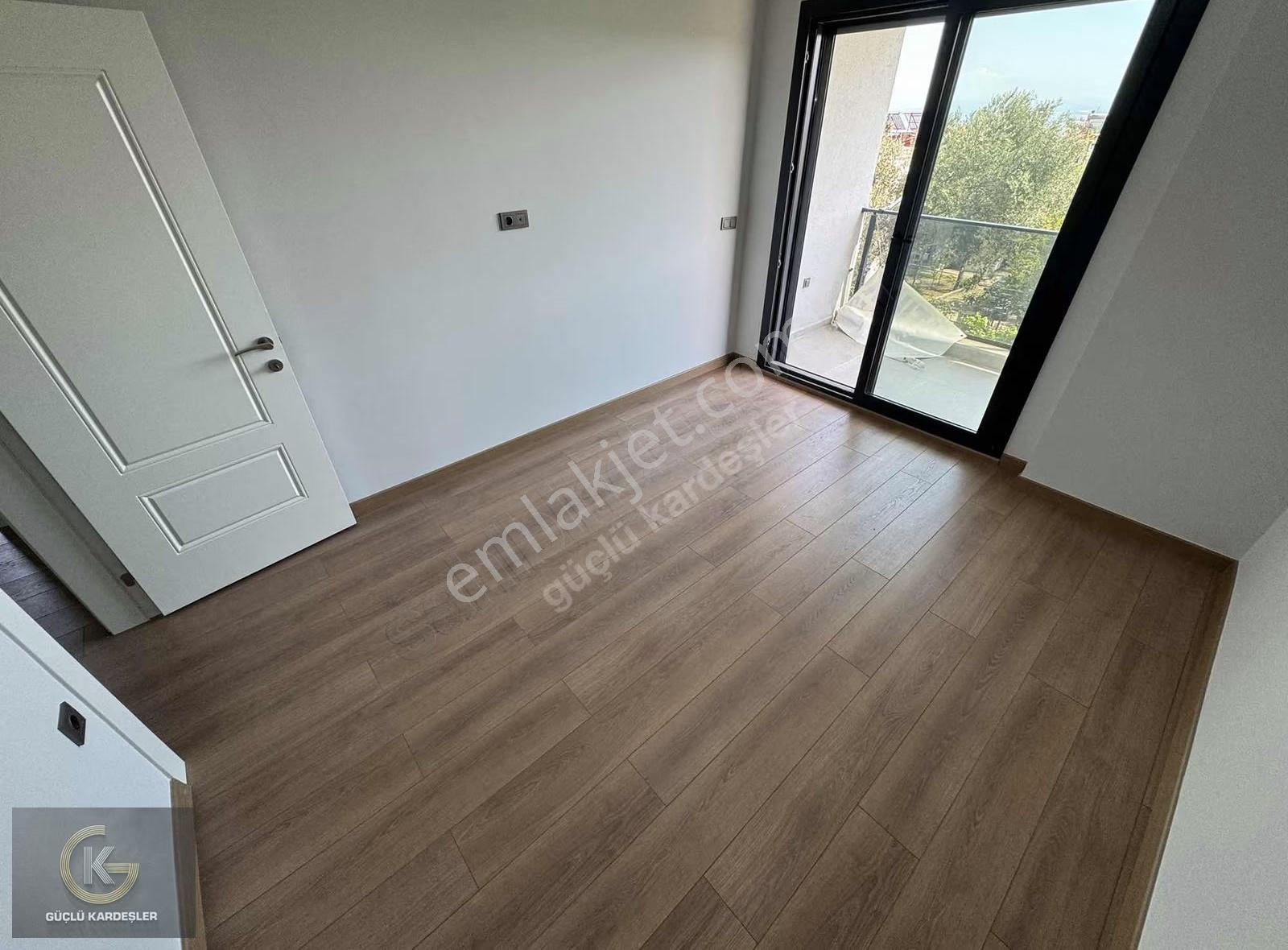Güçlü Kardeşler Tam Müstakil 3+1 Geniş Bahçeli Lüks Villa - Görsel 6