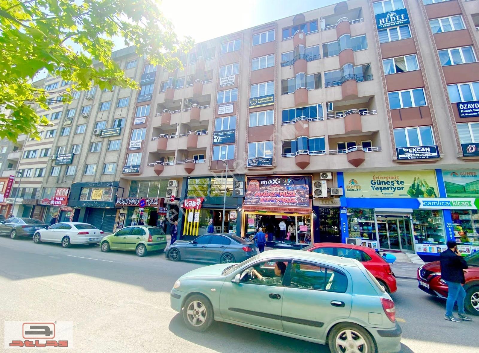 Milli İrade Meydanı Yürüyüş Yolunda Kiralık İşyeri Dükkan Mağaza - Görsel 2