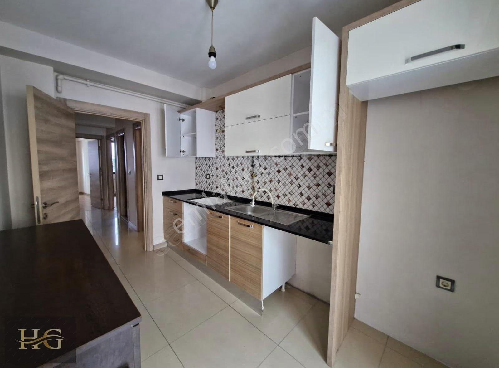 Karşıyaka Örnekköy'de Kapalı Mutfaklı Kiralık 2+1 Daire