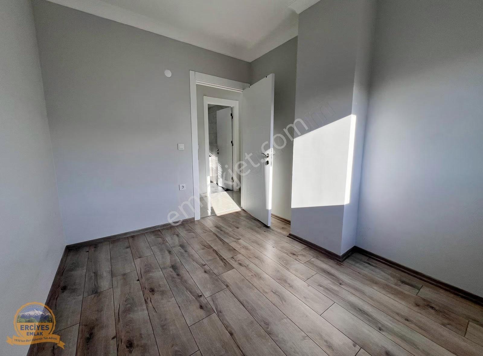 Erciyes'den Sahrayiceditde Yeni Bina 3+1 Çift Balkonlu 130 M² - Görsel 26