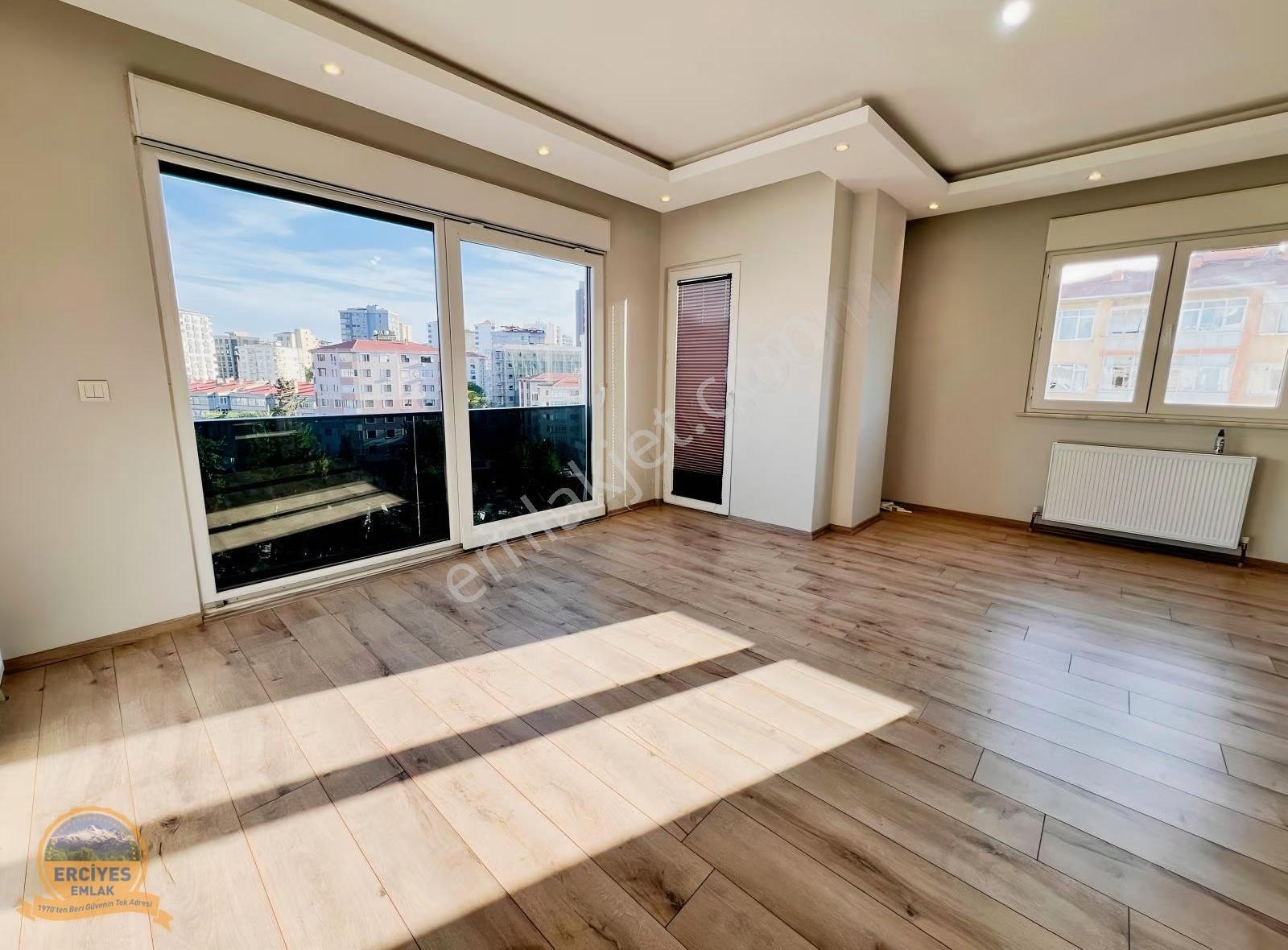 Erciyes'den Sahrayiceditde Yeni Bina 3+1 Çift Balkonlu 130 M² - Görsel 7