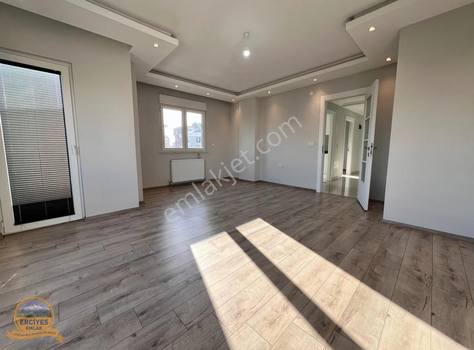 Erciyes'den Sahrayiceditde Yeni Bina 3+1 Çift Balkonlu 130 M² - Görsel 8