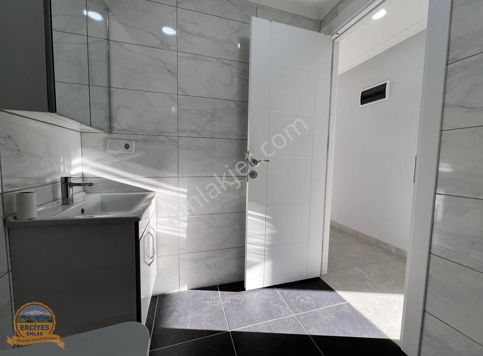 Erciyes'den Sahrayiceditde Yeni Bina 3+1 Çift Balkonlu 130 M² - Görsel 10
