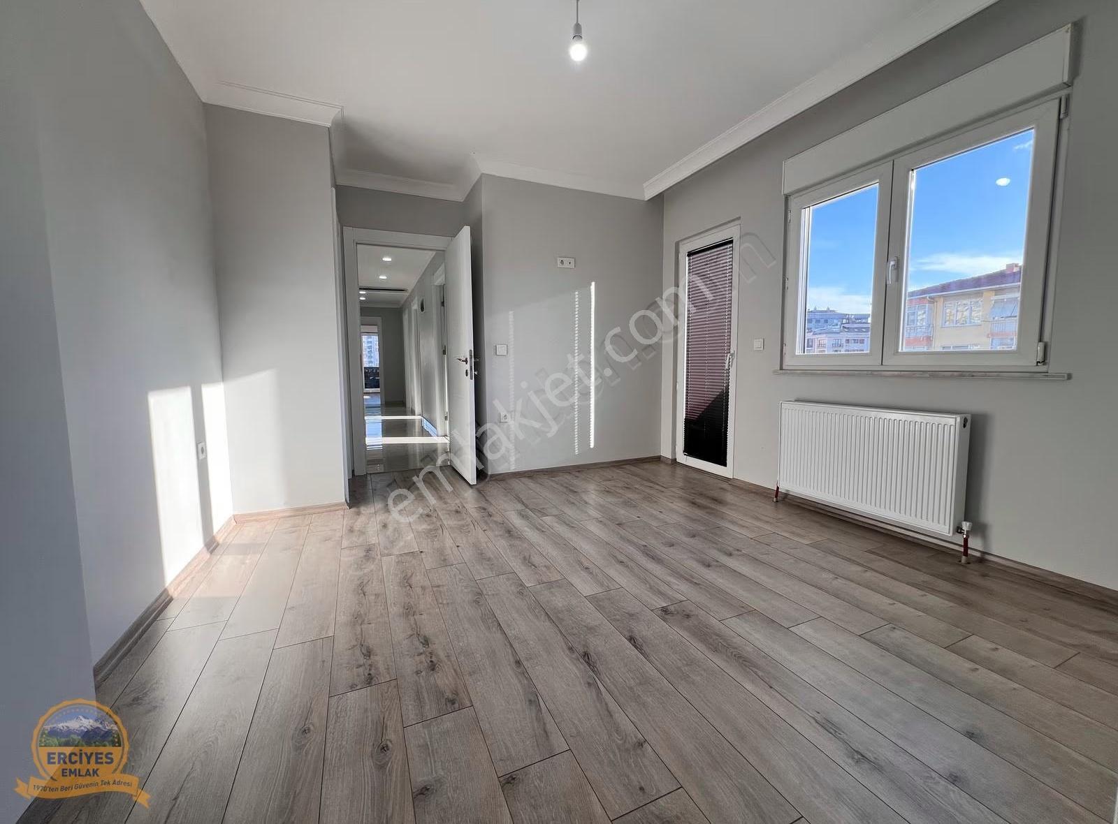 Erciyes'den Sahrayiceditde Yeni Bina 3+1 Çift Balkonlu 130 M² - Görsel 23