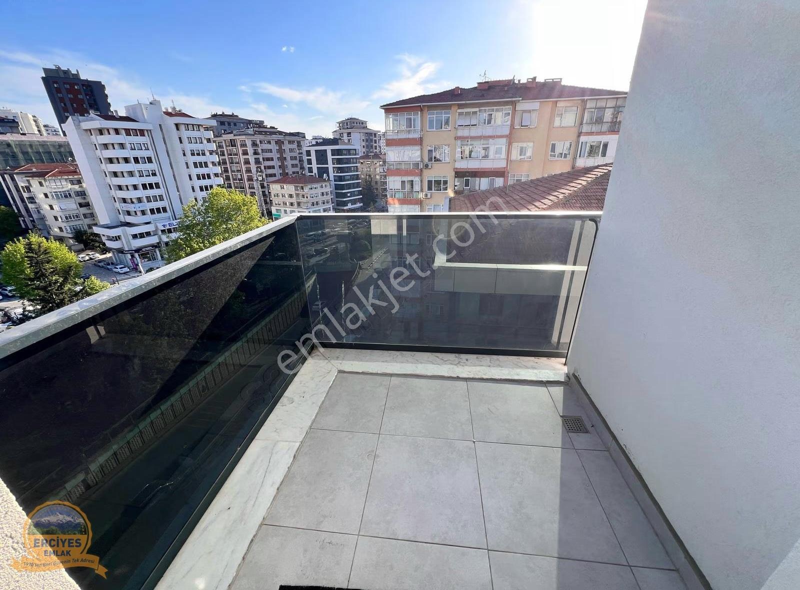 Erciyes'den Sahrayiceditde Yeni Bina 3+1 Çift Balkonlu 130 M² - Görsel 13
