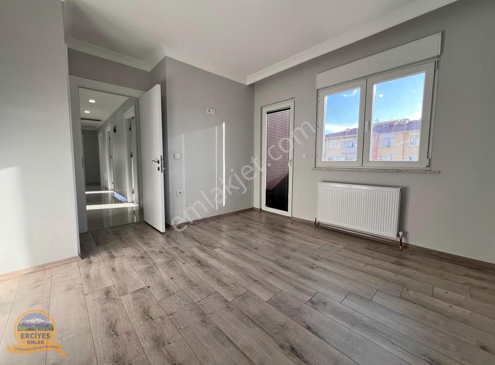Erciyes'den Sahrayiceditde Yeni Bina 3+1 Çift Balkonlu 130 M² - Görsel 21