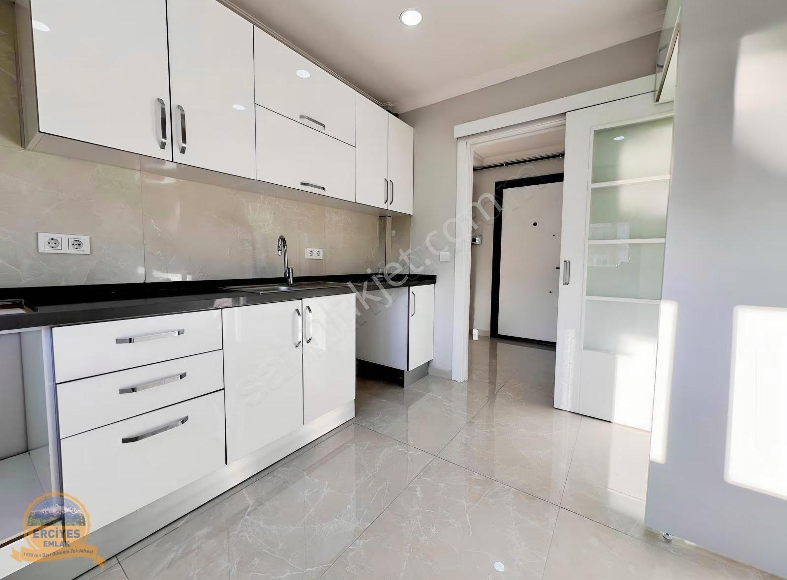 Erciyes'den Sahrayiceditde Yeni Bina 3+1 Çift Balkonlu 130 M² - Görsel 16