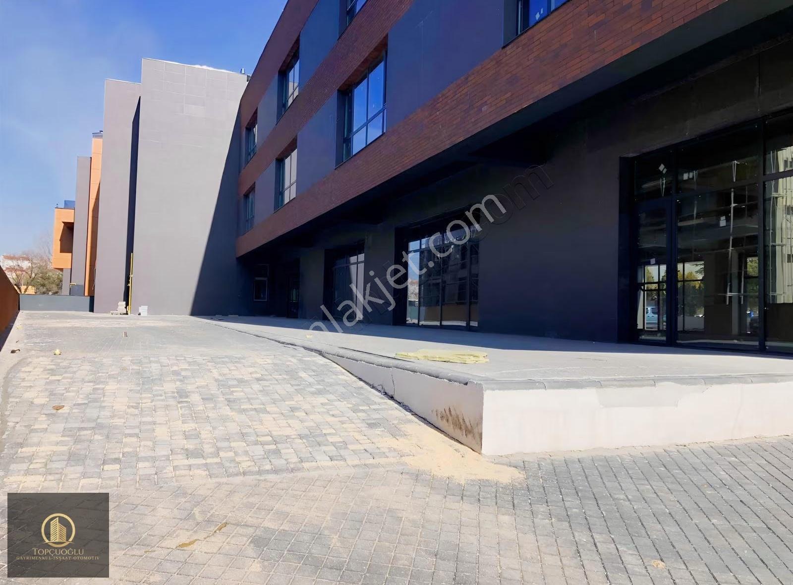 Acı Badem Özdilek Bölgesinde Kiralık Dükkan - Görsel 25