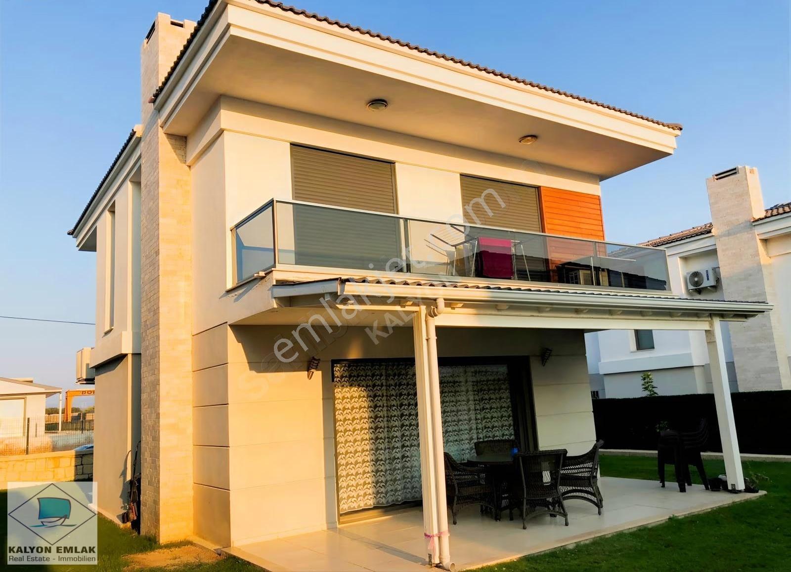 Alaçatı'da Ortak Havuzlu Sitede 3+1 Klimalı Villa - Görsel 9