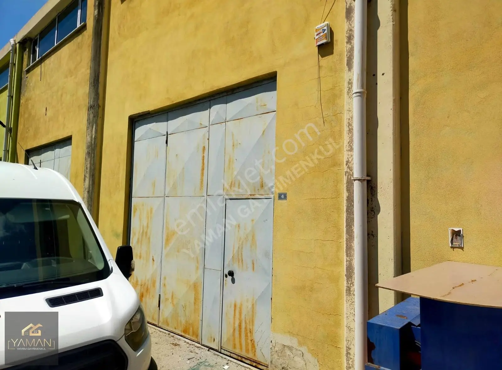 Akhisar Gıda Çarşısı'nda Yatırımlık 100 M² Satılık Dükkan