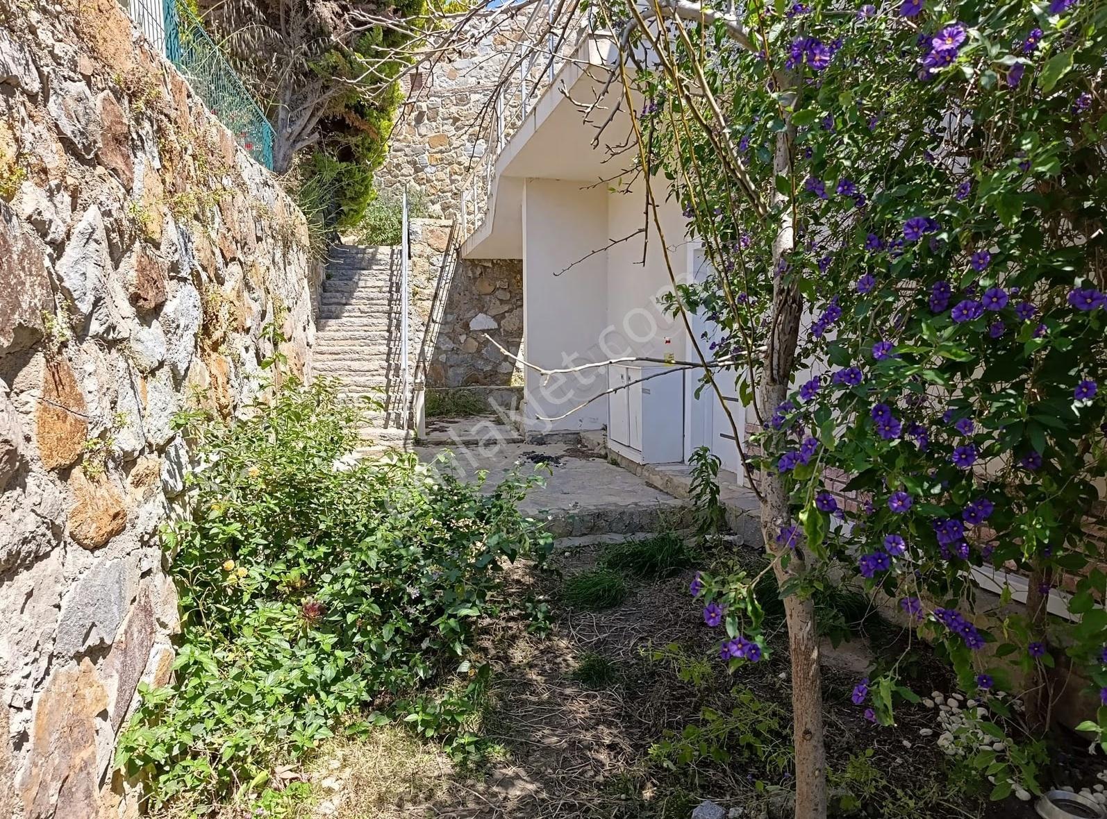 Gümüşlükte Kesintisiz Deniz Manzaralı,geniş Bahçeli 2+1 Kiralık - Görsel 4