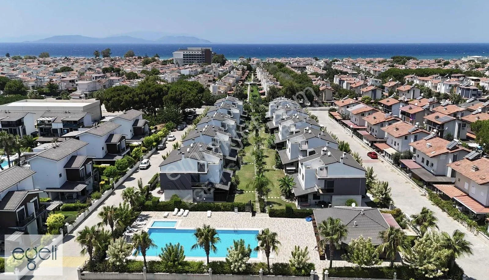 Denize 500m Mesafede Güvenlikli 4+1 Yazlık Villa - Görsel 2