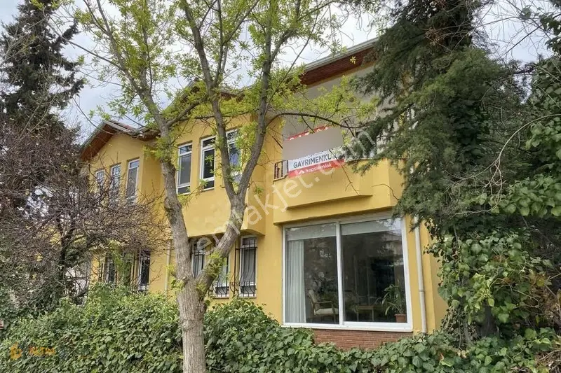 Şehitlik Elit Sokakta 450 M² Arsa İçinde Özel Yatırımlık Villa!