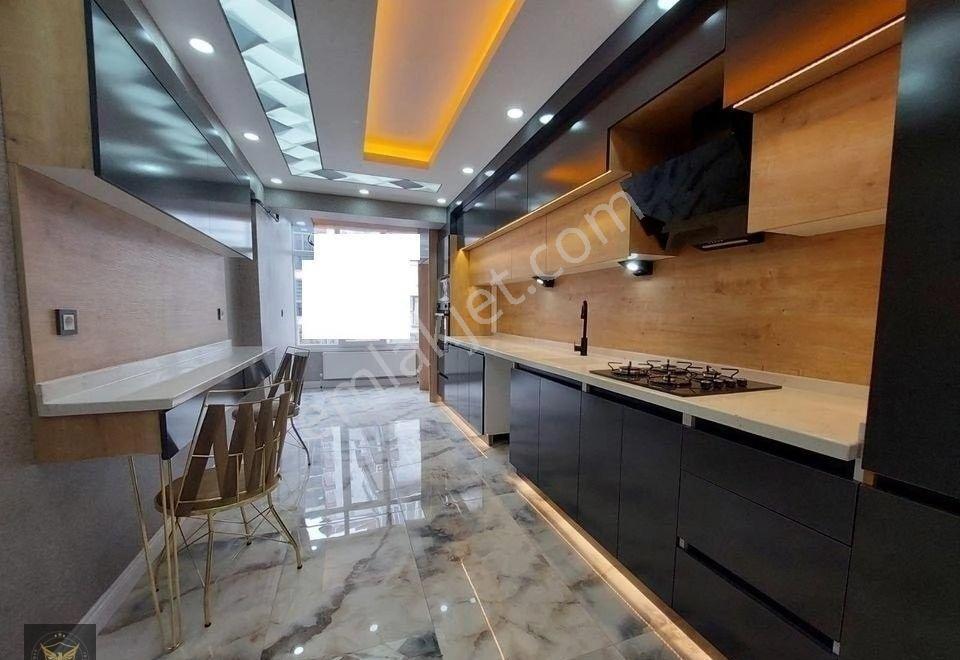 Güzelyurt Mh.metrobüse 10'dk Bölgenin En Lüx Tasarımlı 2+1 Dairemiz