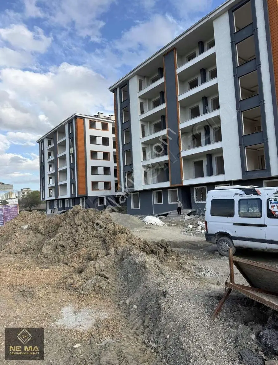 Hatuniye Mahallesinde Satılık Geniş 2+1 Daire