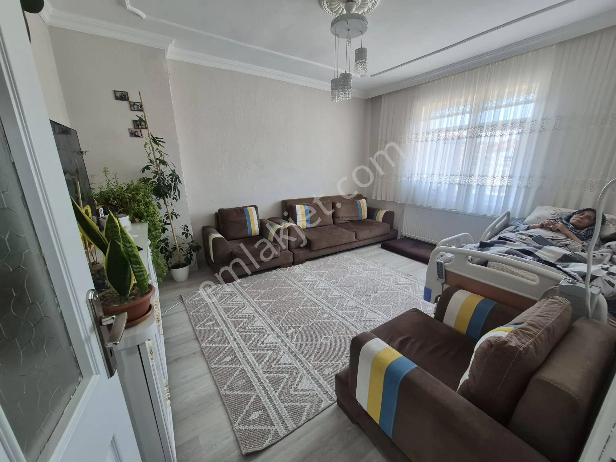 Emlaknomi'den Hastane Civarı Satılık 3+1 Krediye Uygun 140 M2 Masrafsız Çatı Kaplama Isı Yalıtım - Görsel 4