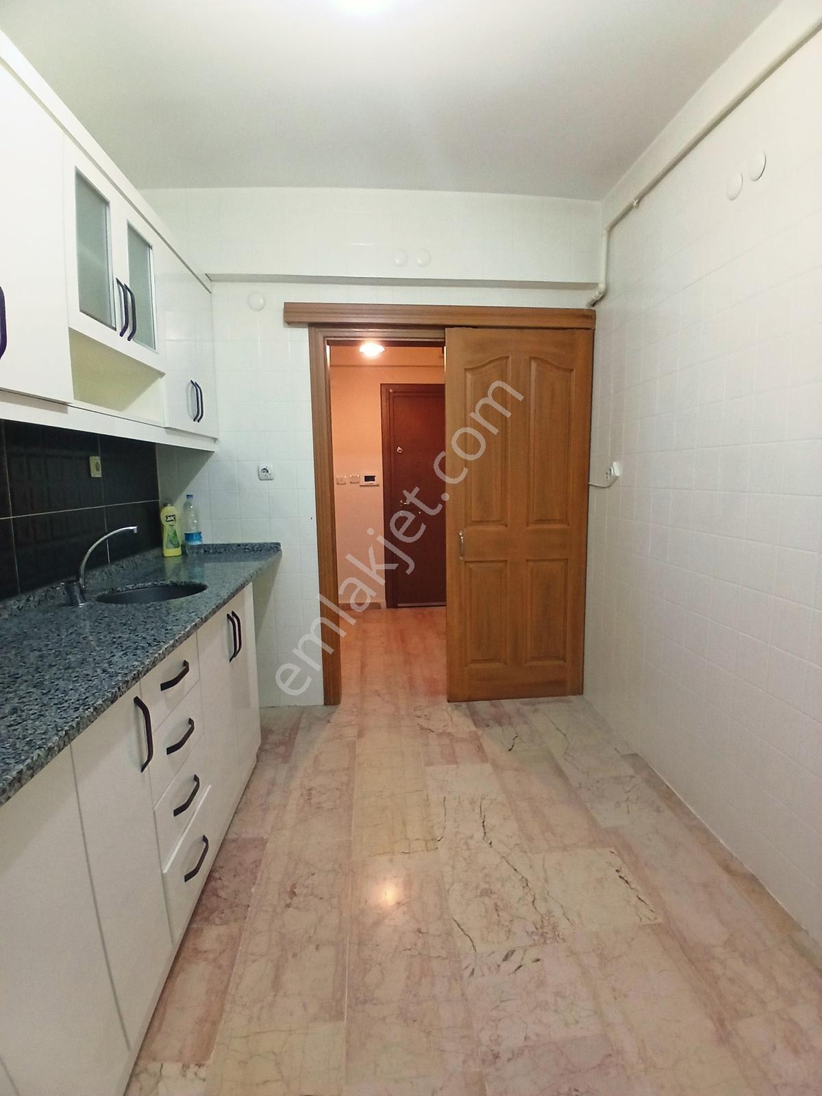 Kozyatağı Merkezde Kiralık 3+1 Daire - Görsel 16