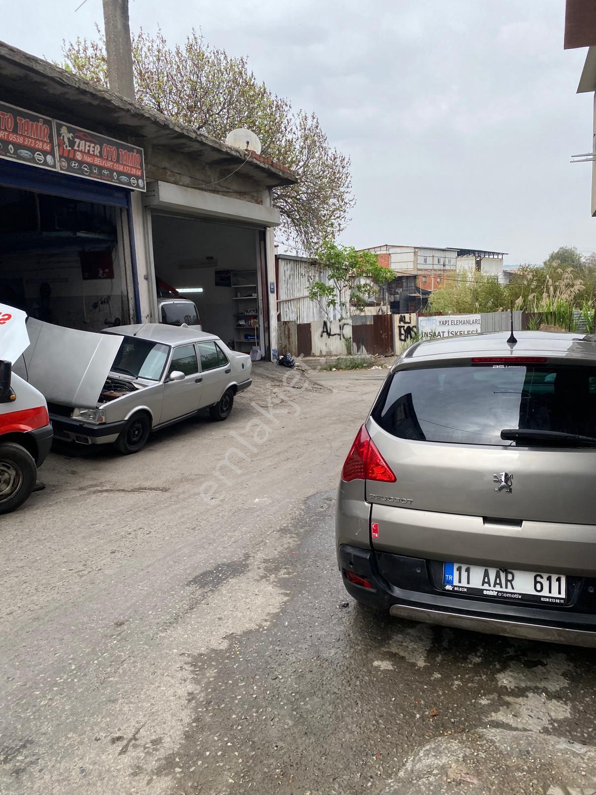 Karabağlar Sanayi İçinde 3 Katlı 250 M2 Kiralıkdükkan