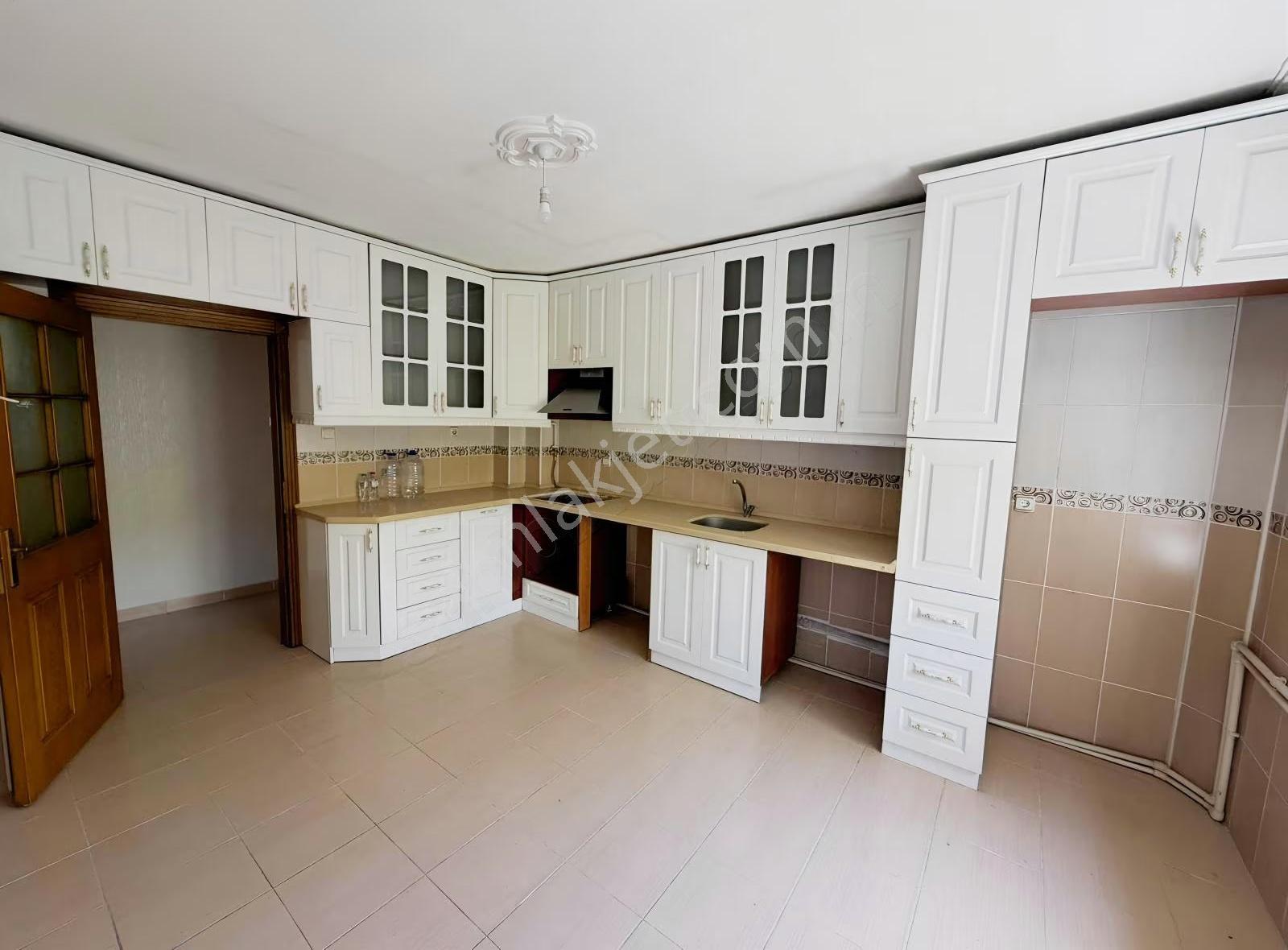 Net Emlak'tan Çarşı Mer. Yakın 3+1 Geniş Asansörlü Kiralık Daire
