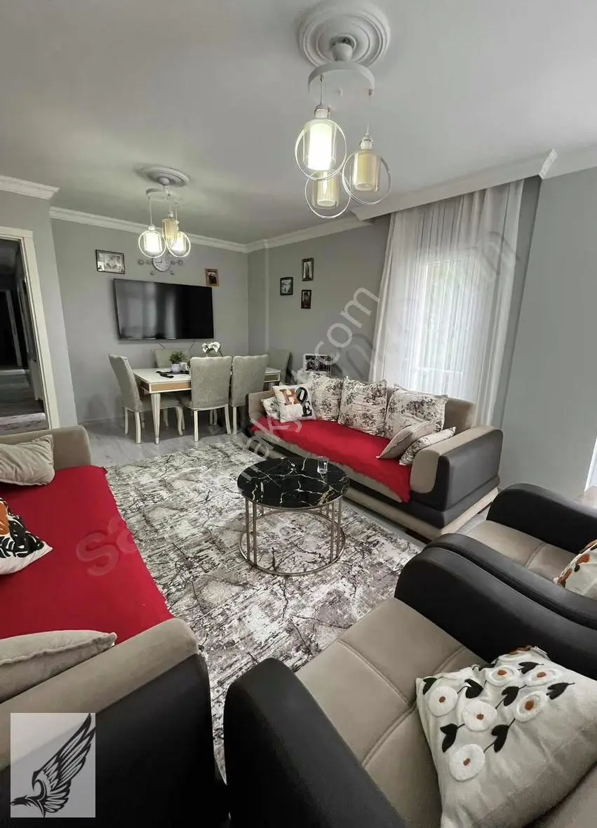 Seferihisar'da Geniş M² Kapalı Mutfak Ara Kat 3+1 Satılık Daire