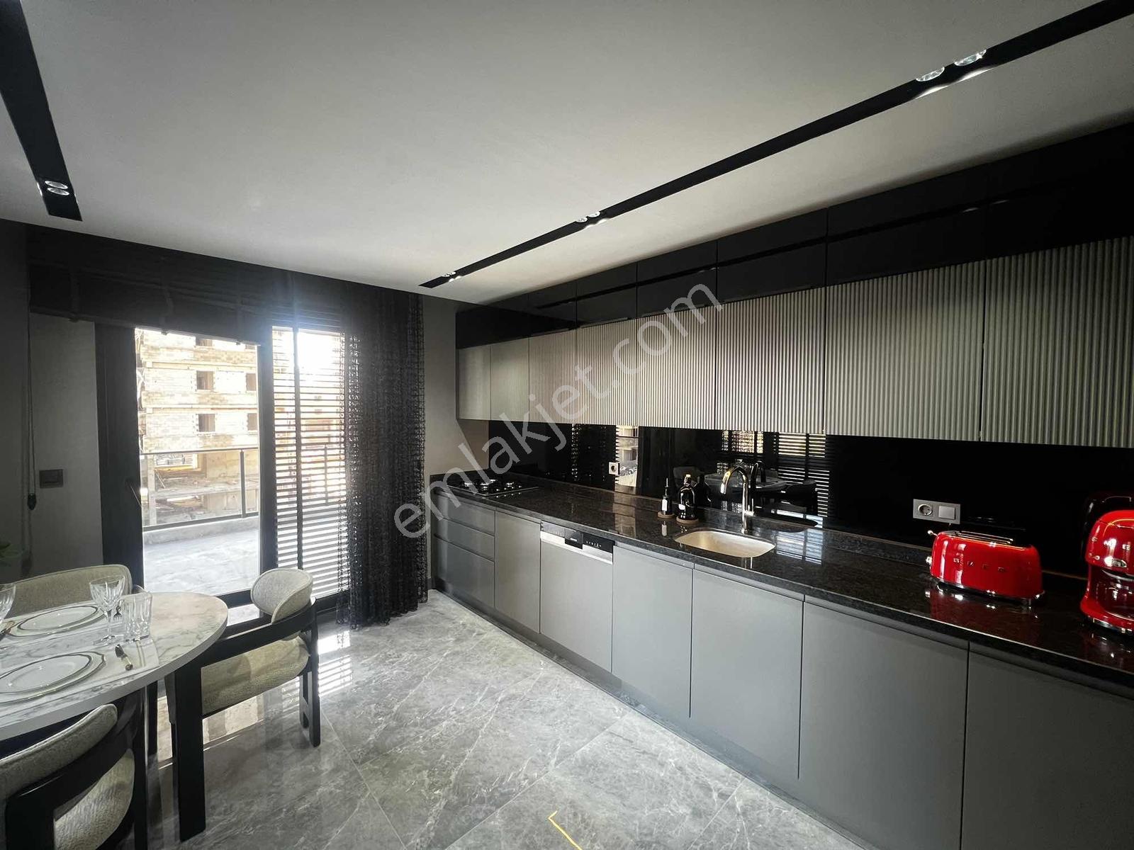 Türkmenbaşı Blv'da Site İçi Ultra Lüx 3+1 K.mutfak Ç.banyo G.oda