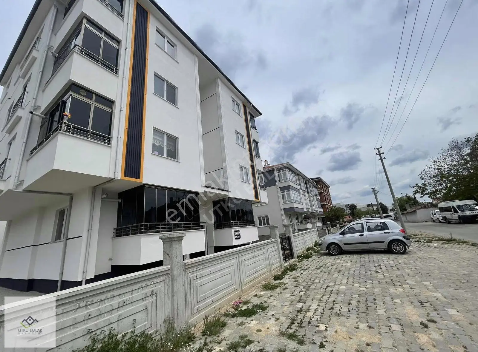 Utku Emlak'tan Babaeski G.o.p Mahallesi 2+1satılık Ara Kat Daire