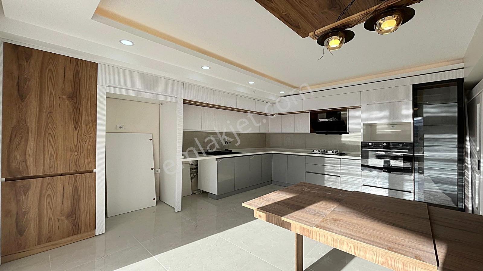 Yenikent Emlak'tan Piyasayı Sallayan Gösterişli Lüx 4+1 Daire