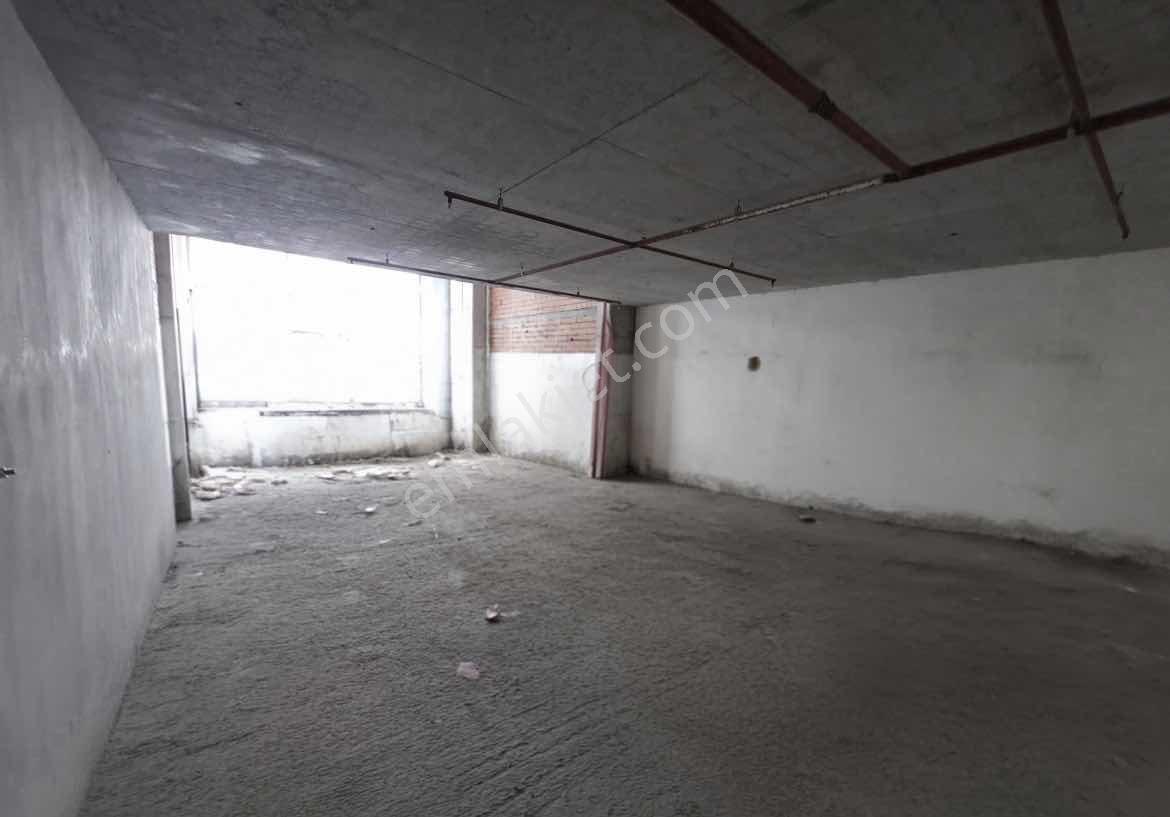Esenyurt Ana Cadde Üzeri Geniş Kullanımlı İskanlı Satılık Dükkan - Görsel 10