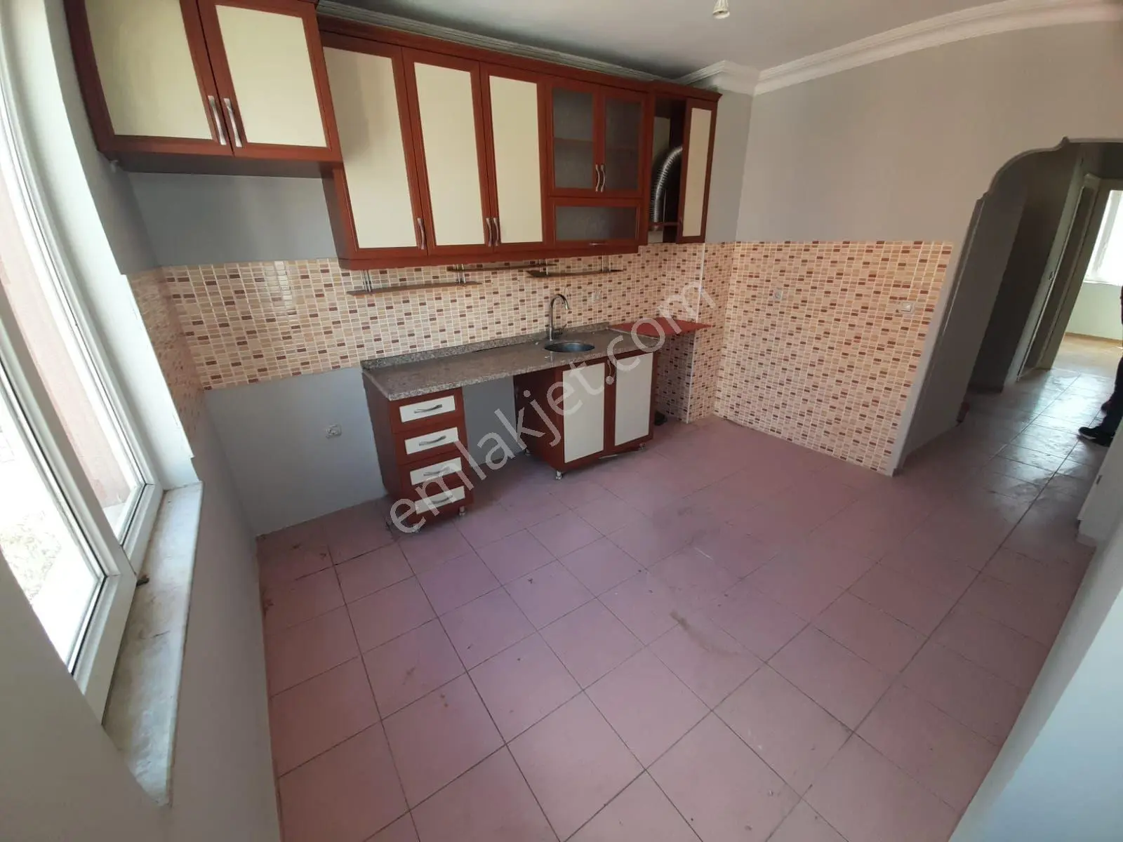 Yeniemekte Firsat Daire 2+1 Herseyi Ayri Katta Daire - Görsel 2